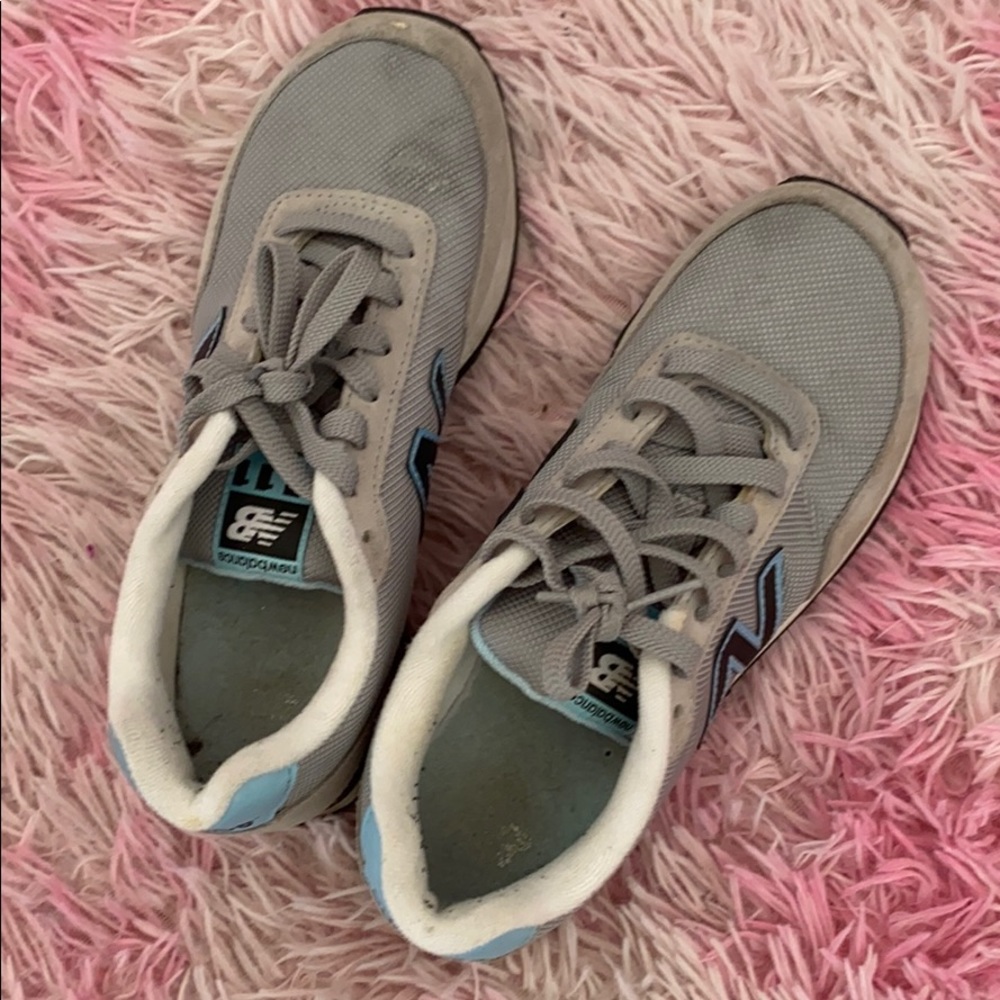 New Balance tennis shoes
